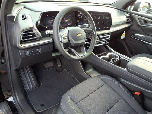 Mosaic Black Metallic 2026 Chevrolet Traverse LT