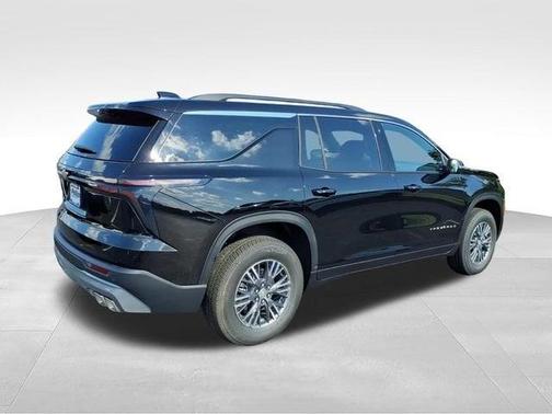 Mosaic Black Metallic 2026 Chevrolet Traverse LT
