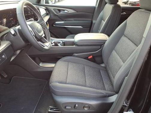 Mosaic Black Metallic 2026 Chevrolet Traverse LT