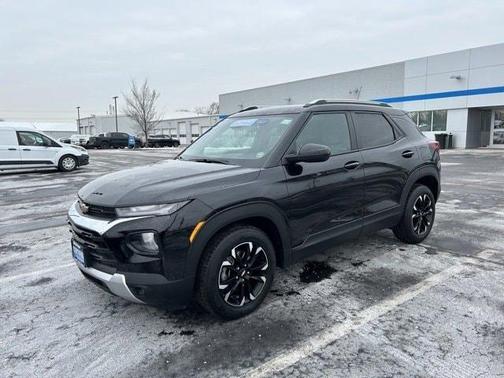 Photo 2 of 4 of 2021 Chevrolet Trailblazer LT