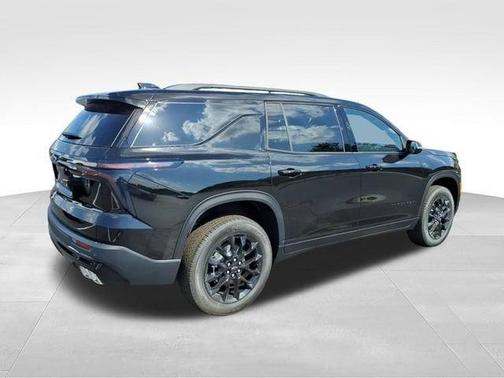 Mosaic Black Metallic 2026 Chevrolet Traverse LT