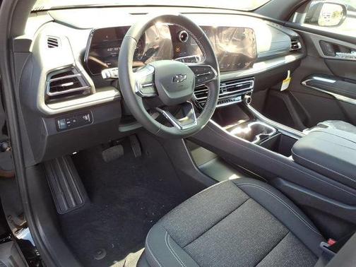 Mosaic Black Metallic 2026 Chevrolet Traverse LT