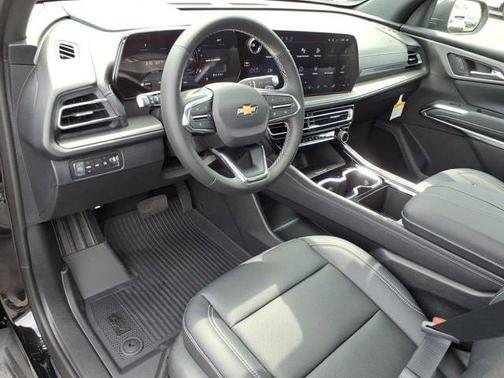 Mosaic Black Metallic 2026 Chevrolet Traverse LT