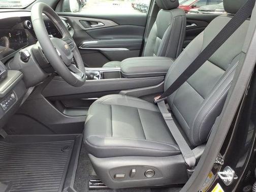 Mosaic Black Metallic 2026 Chevrolet Traverse LT