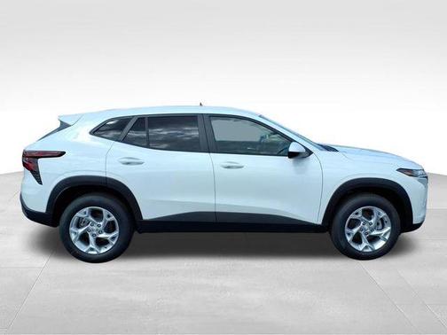 Summit White 2026 Chevrolet Trax LS