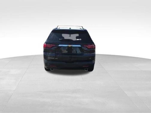 Mosaic Black Metallic 2023 Chevrolet Traverse LT Cloth