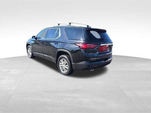 Mosaic Black Metallic 2023 Chevrolet Traverse LT Cloth