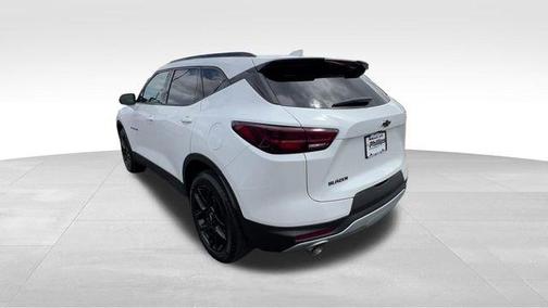 Iridescent Pearl Tricoat 2024 Chevrolet Blazer LT