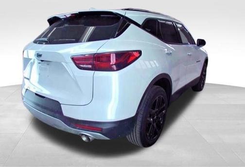 Iridescent Pearl Tricoat 2024 Chevrolet Blazer LT