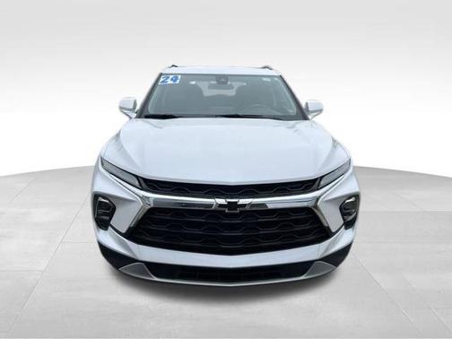 Iridescent Pearl Tricoat 2024 Chevrolet Blazer LT