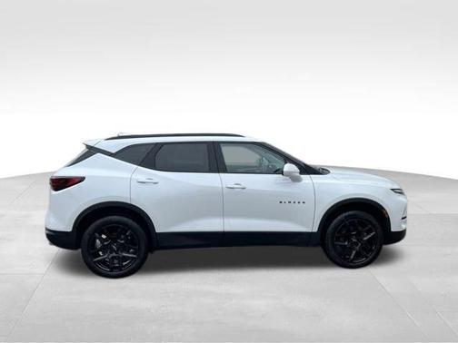 Iridescent Pearl Tricoat 2024 Chevrolet Blazer LT