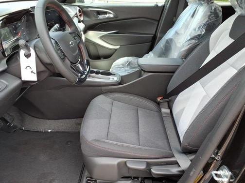 Mosaic Black Metallic 2026 Chevrolet Trax 1RS