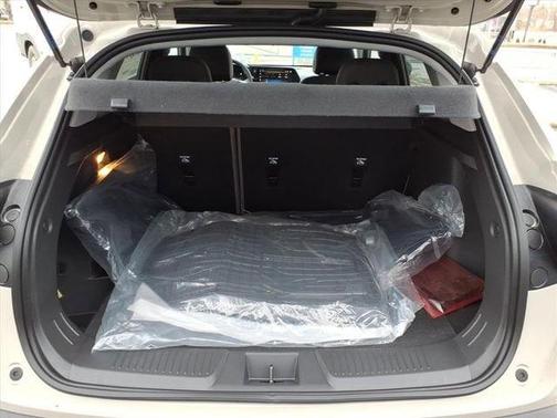 White Sand 2026 Chevrolet Trax ACTIV