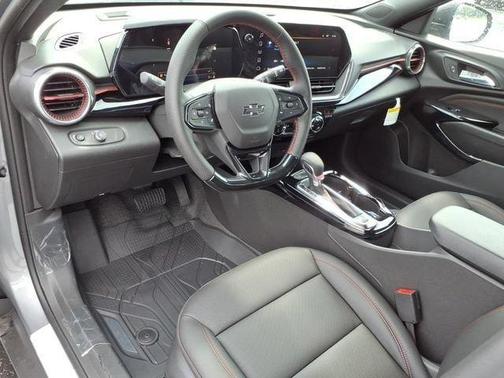 Sterling Gray Metallic 2026 Chevrolet Trax 2RS