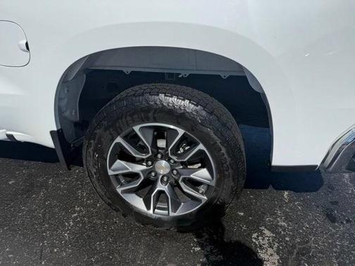 Summit White 2024 Chevrolet Silverado 1500 LT