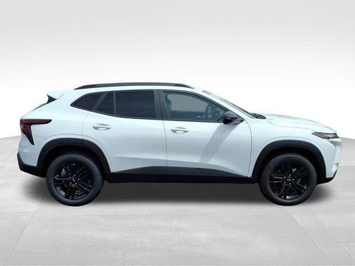 Summit White 2026 Chevrolet Trax ACTIV