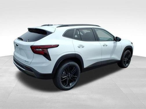 Summit White 2026 Chevrolet Trax ACTIV