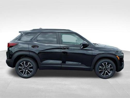 Mosaic Black Metallic 2026 Chevrolet Trailblazer ACTIV