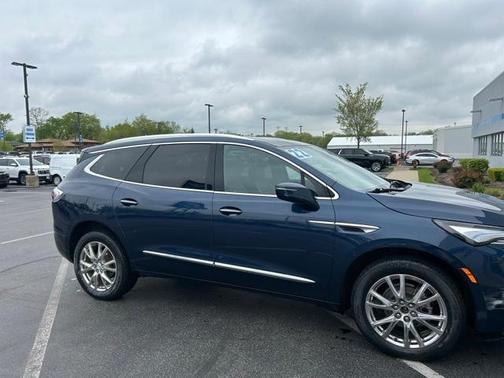 2022 Buick Enclave Essence