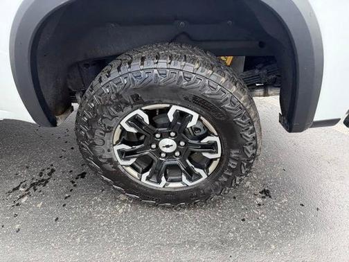 Summit White 2025 Chevrolet Silverado 1500 ZR2