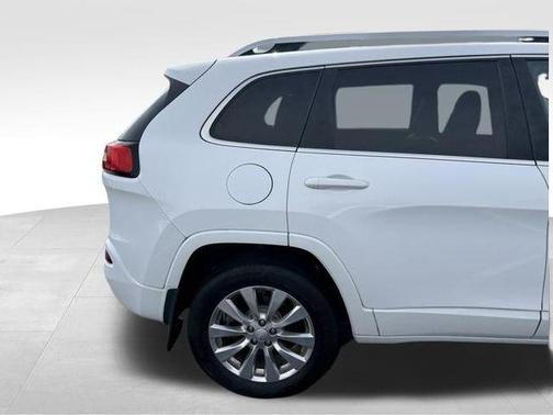 Bright White Clearcoat 2018 Jeep Cherokee Overland