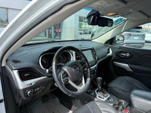 Bright White Clearcoat 2018 Jeep Cherokee Overland