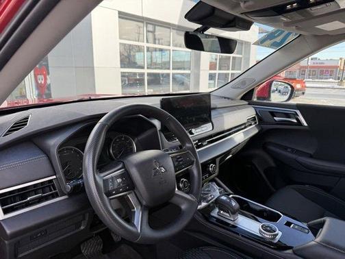 2025 Mitsubishi Outlander ES