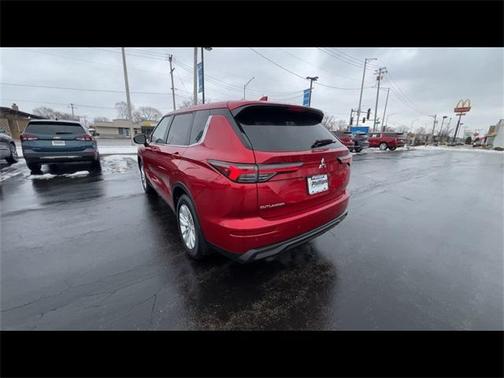 2025 Mitsubishi Outlander ES