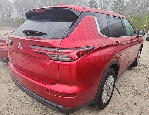 2025 Mitsubishi Outlander ES