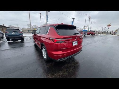 2025 Mitsubishi Outlander ES