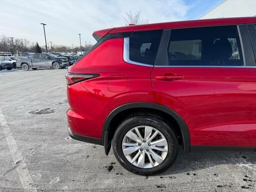 2025 Mitsubishi Outlander ES