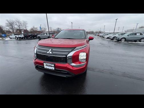 2025 Mitsubishi Outlander ES