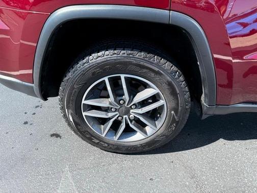 2020 Jeep Grand Cherokee Laredo E