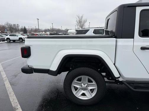 2022 Jeep Gladiator Sport