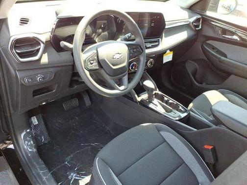 Mosaic Black Metallic 2026 Chevrolet Trailblazer LT