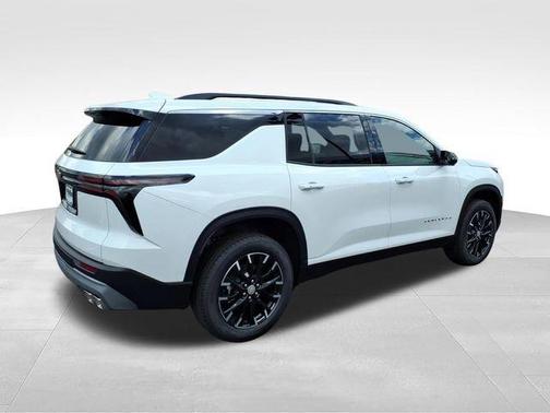 Summit White 2026 Chevrolet Traverse LT