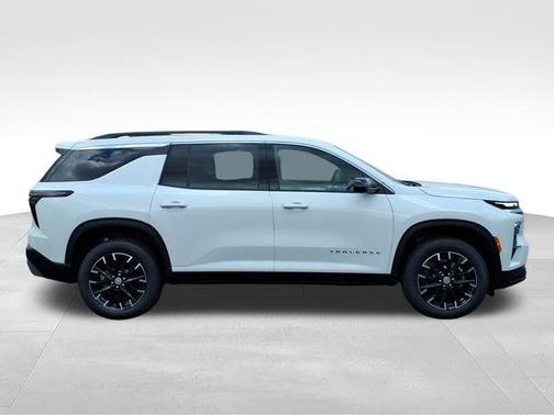 Summit White 2026 Chevrolet Traverse LT