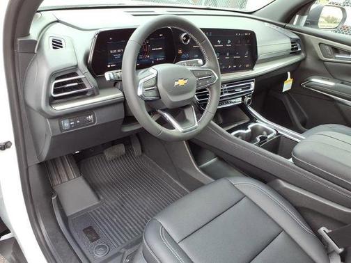 Summit White 2026 Chevrolet Traverse LT