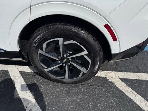 Summit White 2025 Chevrolet Equinox EV LT