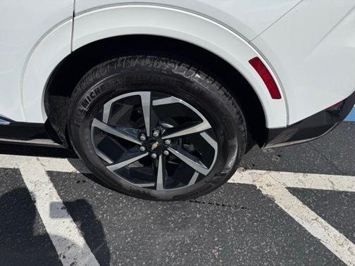 Summit White 2025 Chevrolet Equinox EV LT