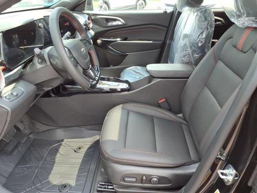 Mosaic Black Metallic 2026 Chevrolet Trax 2RS