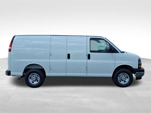 Summit White 2026 Chevrolet Express 2500 Work Van
