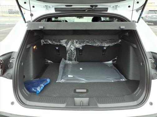 Summit White 2026 Chevrolet Trax 2RS