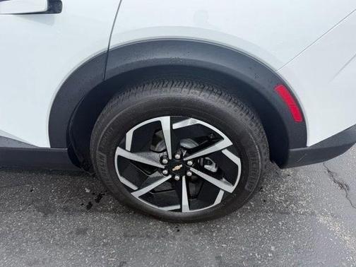 Summit White 2025 Chevrolet Equinox EV LT 1