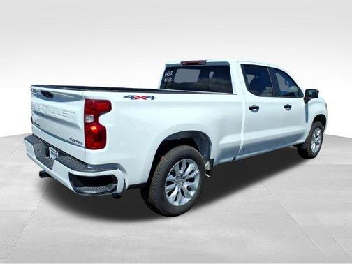 Summit White 2026 Chevrolet Silverado 1500 Custom