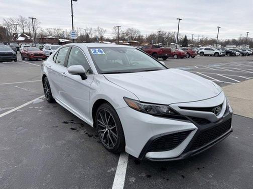 2024 Toyota Camry SE