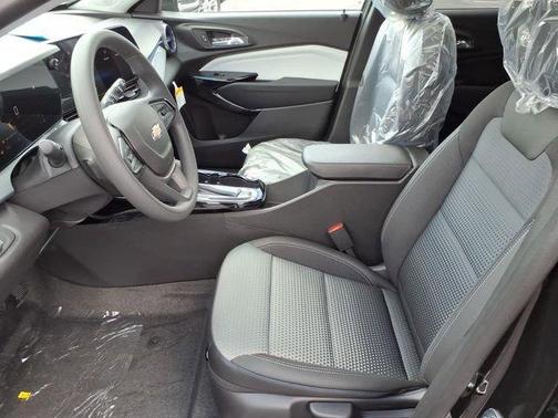 Mosaic Black Metallic 2026 Chevrolet Trax LT