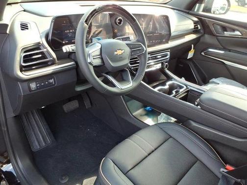 Mosaic Black Metallic 2026 Chevrolet Traverse High Country