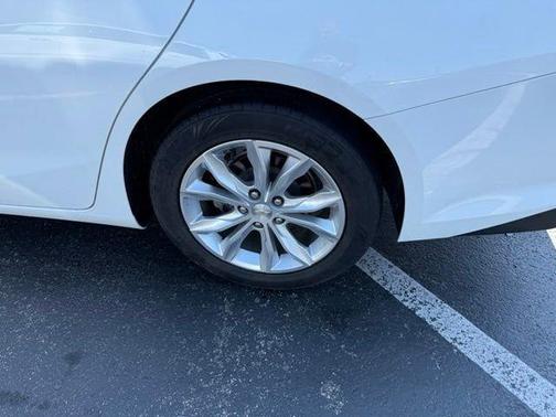 Summit White 2021 Chevrolet Malibu LT