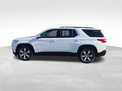 Iridescent Pearl Tricoat 2021 Chevrolet Traverse LT Leather